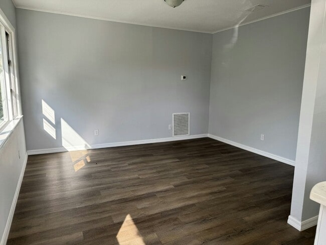 Photo - 1250 Lakeview Dr