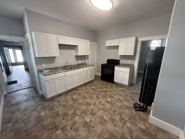 Photo - 401 N 4th Ave