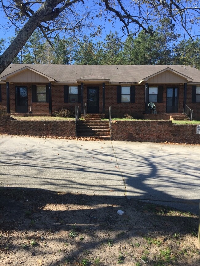 Building Photo - 2830 Lumpkin Rd