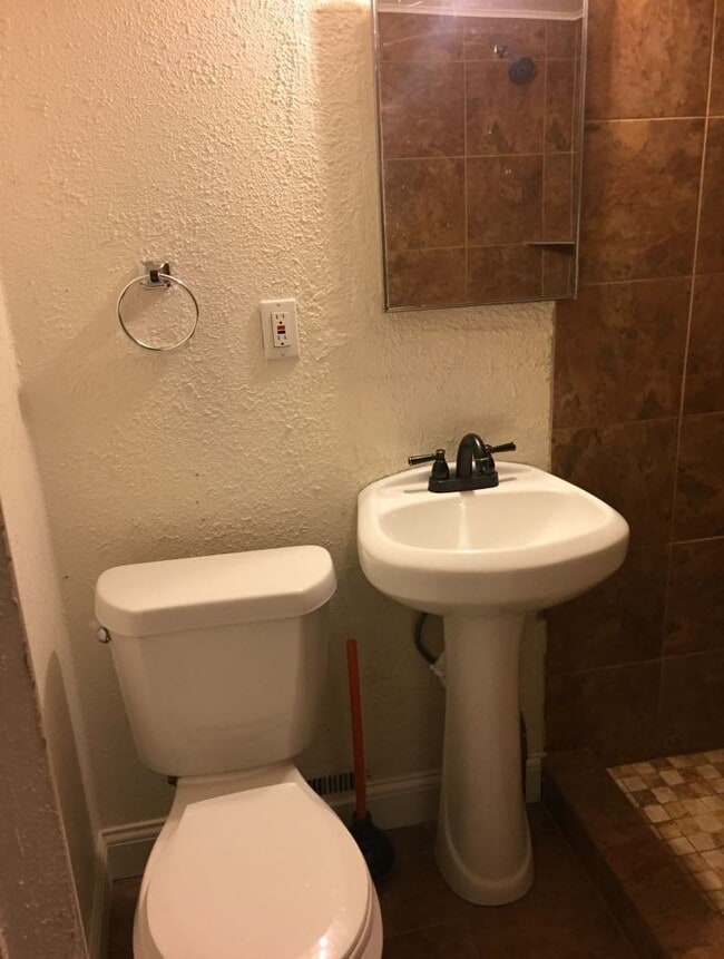 Building Photo - Call for appointment: 2 bedroom, with base... Rental
