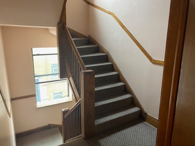Stairwell - 4922 N Kedzie Ave Unit 2W