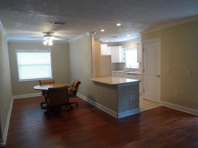 255 Spring Dr Unit 1