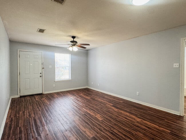 Photo - 1712 Manor Garden Curve