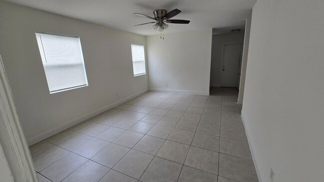 Photo - 632 W 2nd St