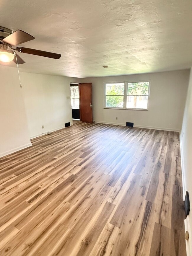 Photo - 2121 Pioneer Ave Unit Apt #1
