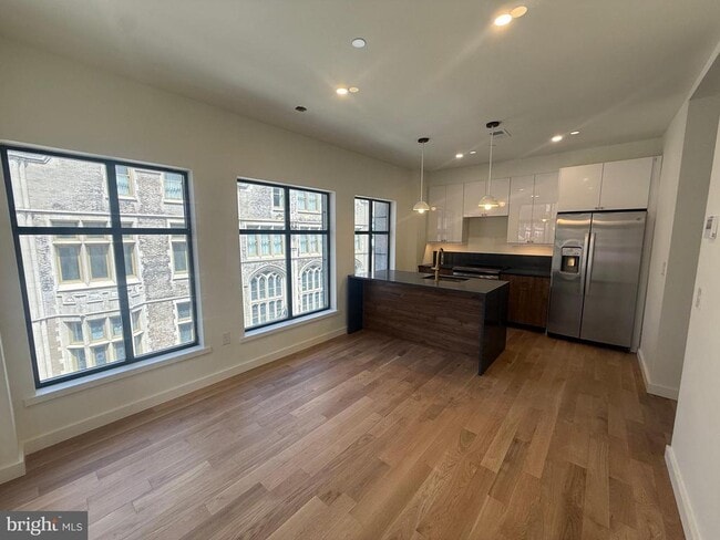 Building Photo - 1128 Walnut St Unit 403 Rental