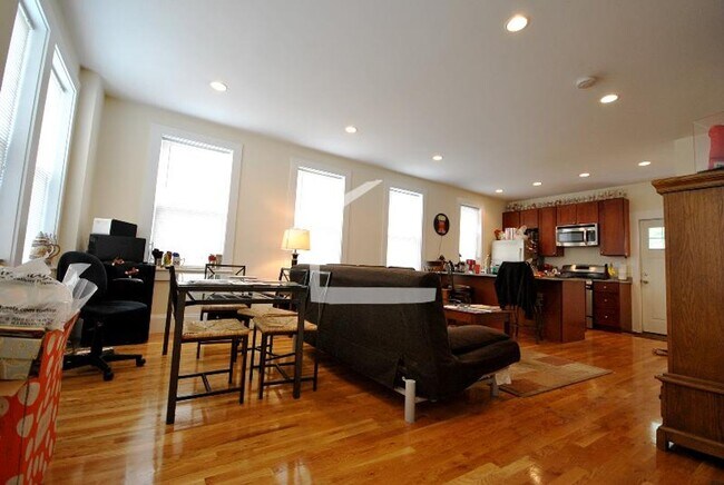 6 Larose Pl