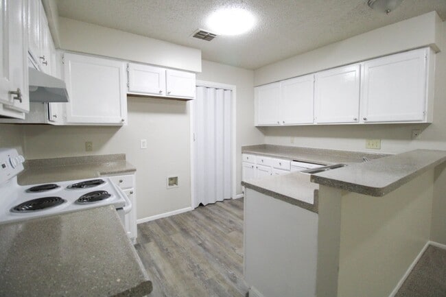 Photo - 4724 Oakfield Way