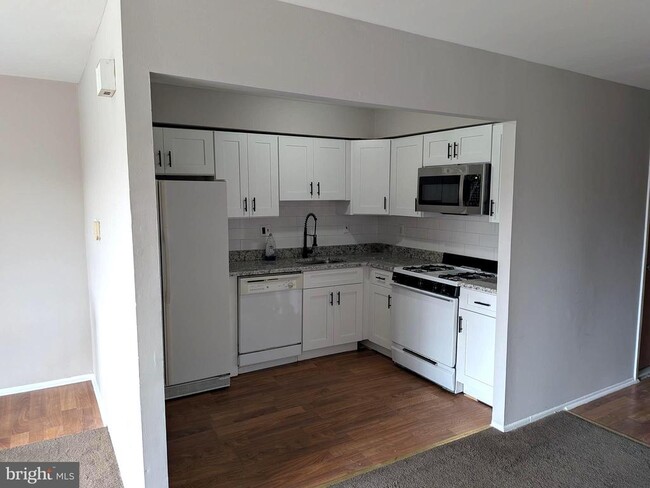 Photo - 8034 Craig St