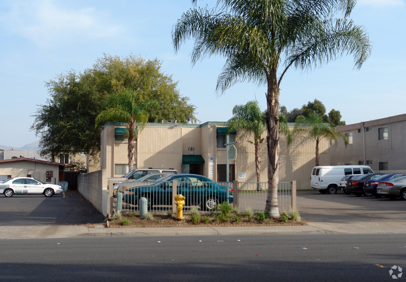 Rockford Gardens - Rockford Gardens Apartments