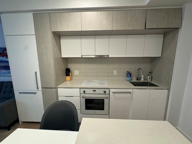 Photo - 1170 Rue Saint-Antoine O Unit SI ID1270854P