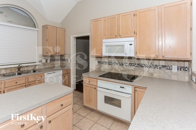 Photo - 2136 Mahogany St