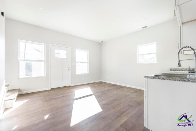 Photo - 1635 2nd St House