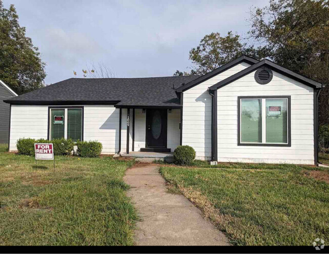 Building Photo - 1009 N Lockhart St Rental