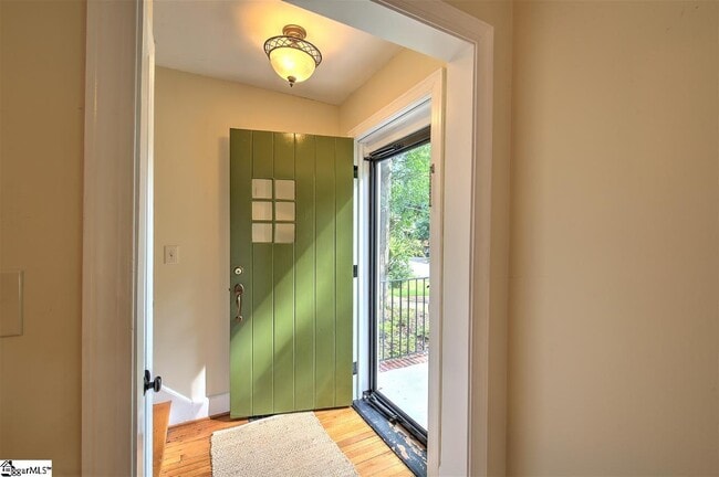 Photo - 10 Buist Ave