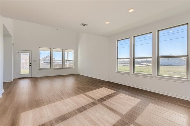 Photo - 102 White Aster Ct