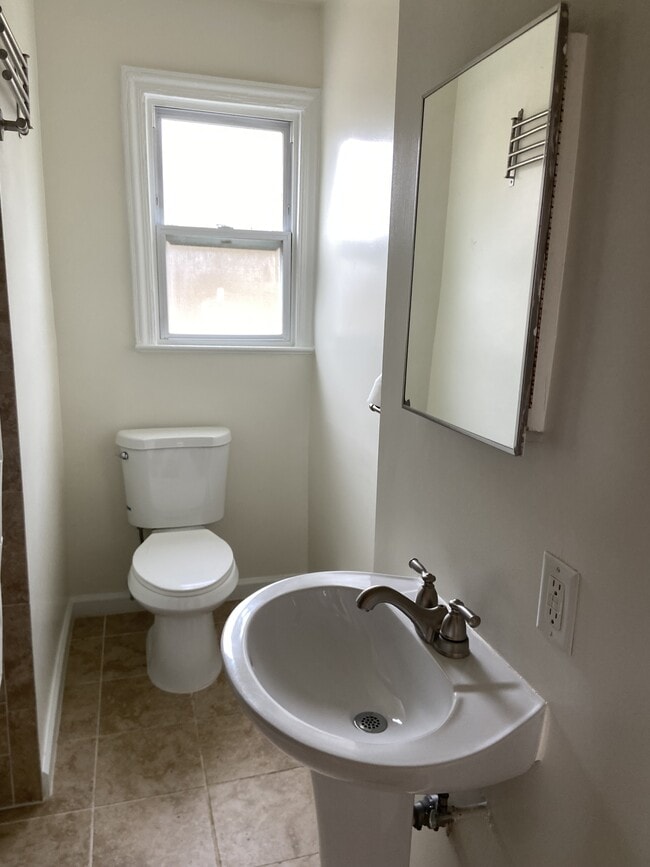 Photo - 7902 Garland Ave Unidad 1