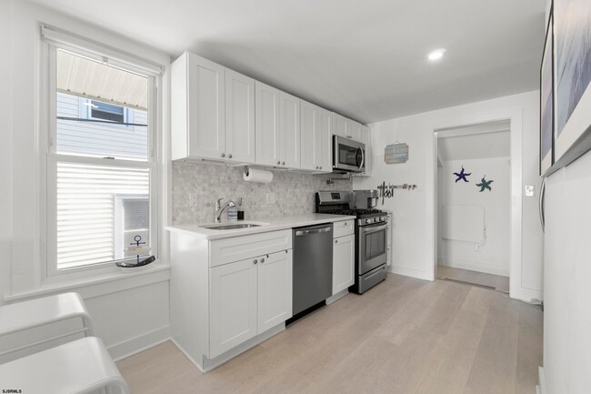 Photo - 118 N Rosborough Ave
