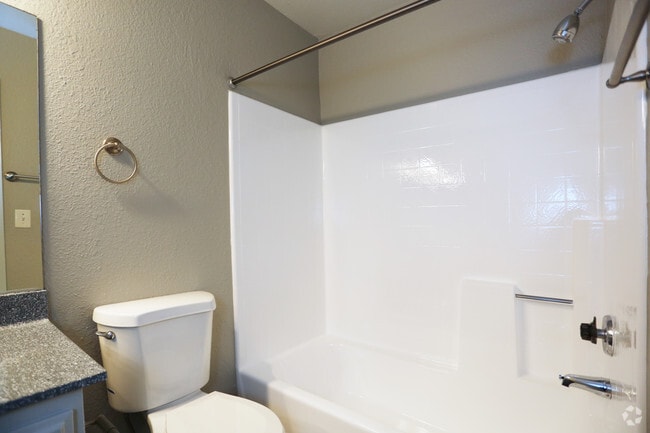 2HAB, 2BA - 824 ft²