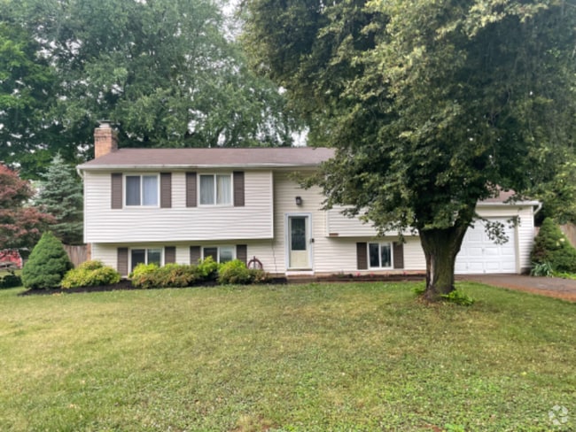 Building Photo - 2618 Litchfield Dr Rental