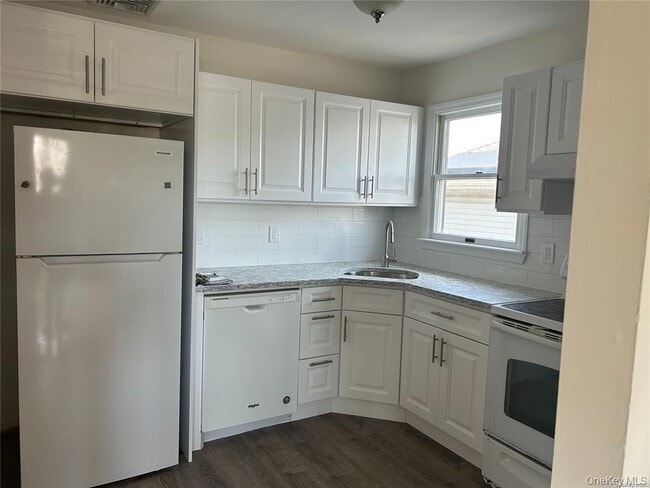 Photo - 3559 Bayview St
