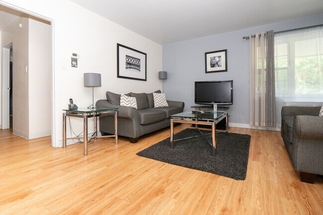 Photo - 5405 Fifth Avenue