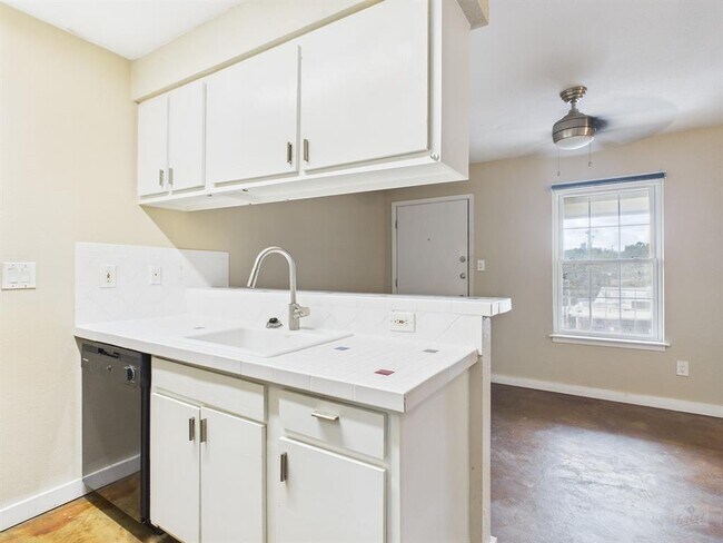 Photo - 2302 East Side Dr Unit 20