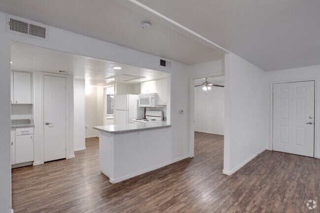 2BR, 2BA - 1,040 SF
