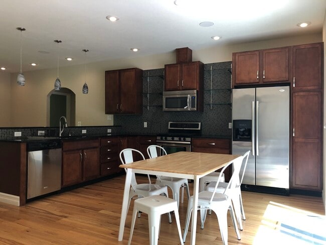 Photo - 221 Miller Rd