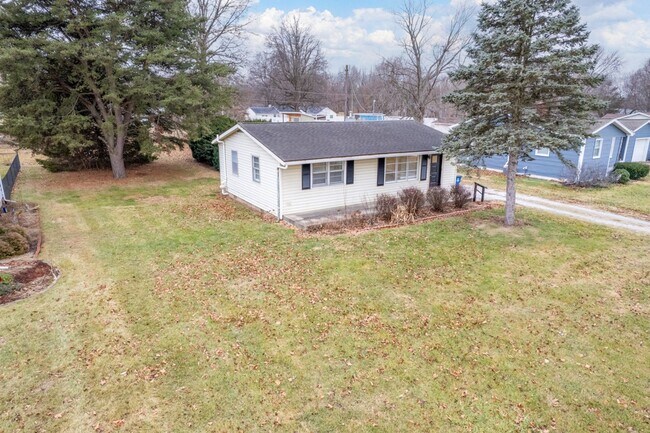 Photo - DEPOSIT MOVES YOU IN! NO RENT UNTIL SEPTEM... Casa