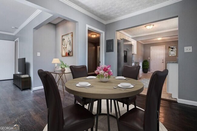 Photo - 120 Burbank Dr NW