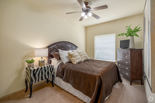 2BR, 1BA - 889SF - Primary Bedroom