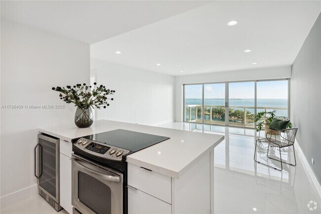 Building Photo - 2451 Brickell Ave Unit 18T Rental