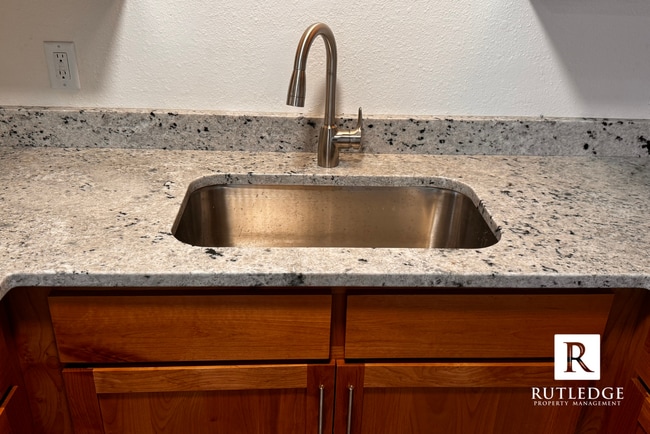 Photo - 855 E 9th St Unit 2