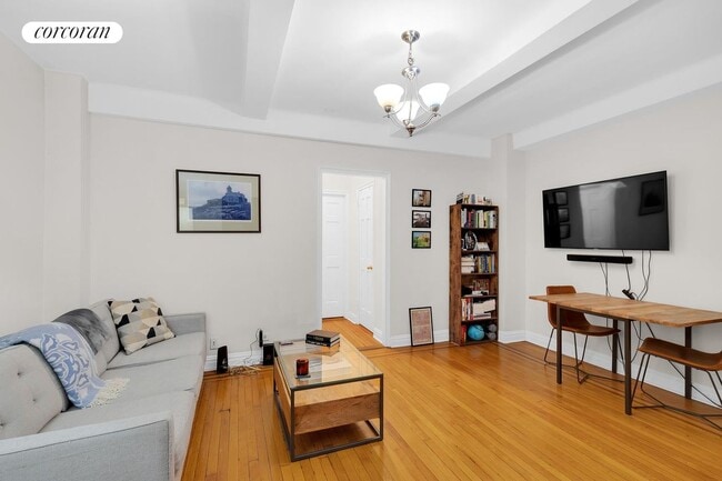 Building Photo - 142 E 49th St Rental