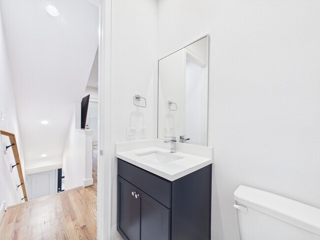 Photo - 2711 Clinton Dr