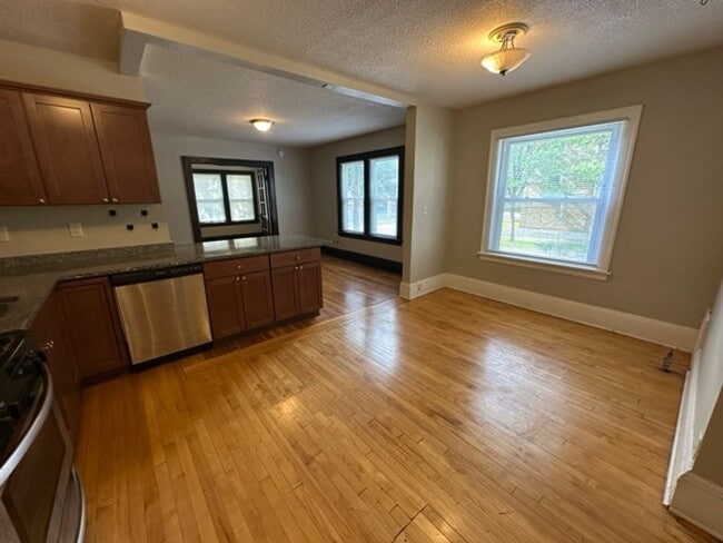 Building Photo - 422 Pierce St Unit #1
