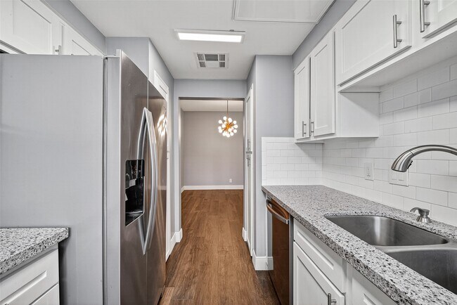 Building Photo - 5150 Hidalgo St Unit 402