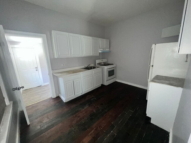 Photo - 822 E State St