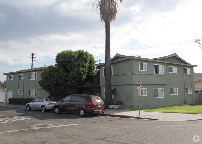 Primary Photo - 125 E Spring St Rental