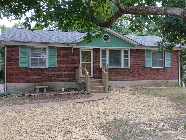 Building Photo - Charming Home in Hermitage