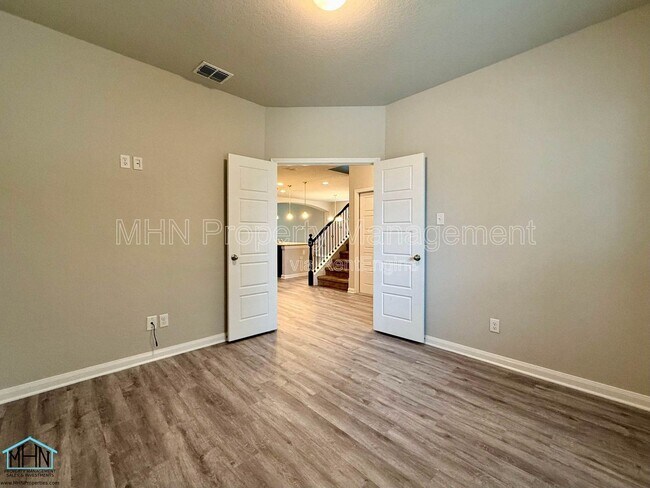 Photo - 2046 Rhesus Vw