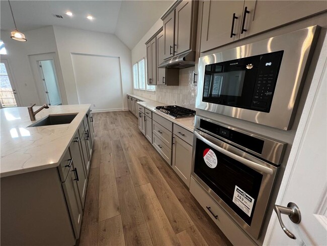 Photo - 824 Sunny Ridge Dr