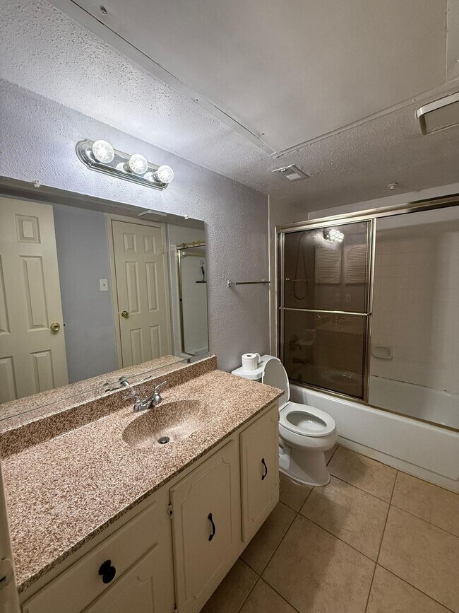 14777 Wunderlich Dr Unidad 1807