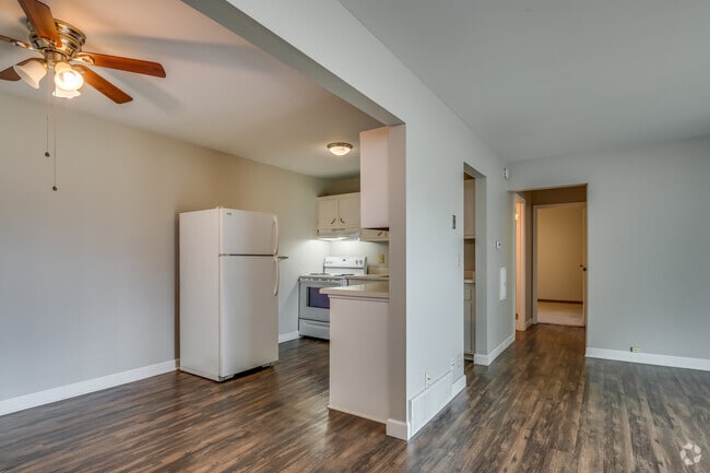 2BR, 1BA - 950SF - Premium Kitchen