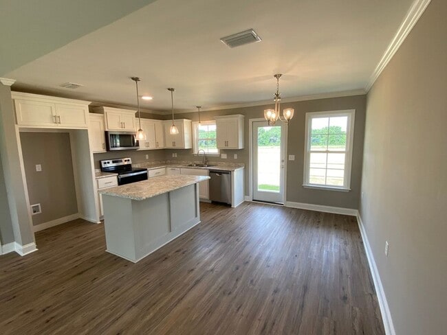 Photo - Charming 4-Bedroom Home with Modern Amenities in Valdosta, GA