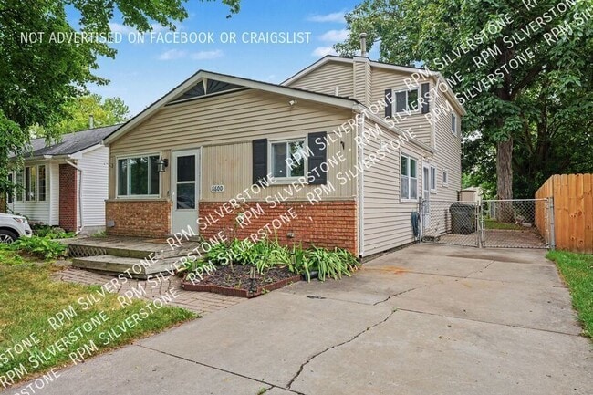 Photo - 8600 Russell-
