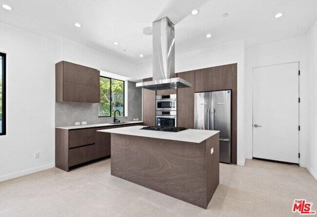 Photo - 307 N Wilton Pl