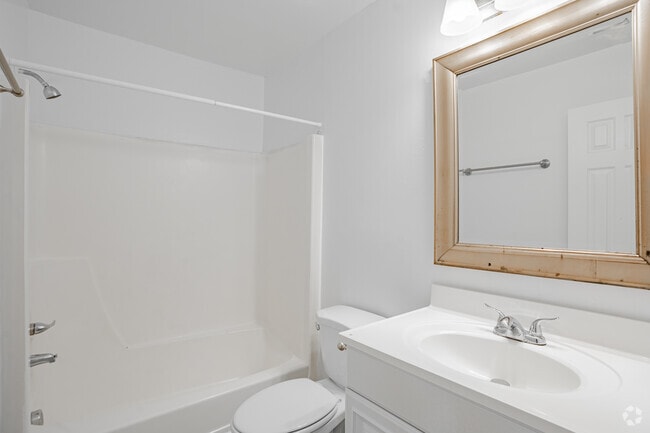 1BR, 1BA - 960SF - Primary Bathroom