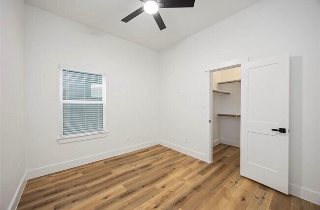 Photo - 8011 Cora St